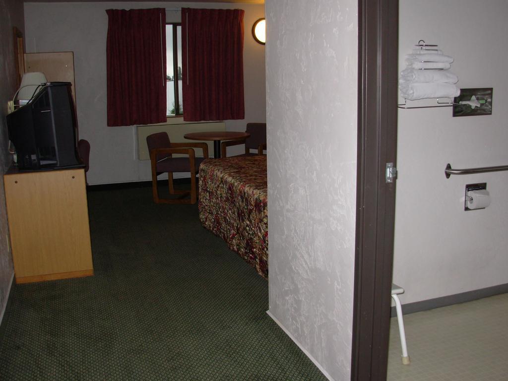Red Lion Inn And Suites Federal Way Exterior photo