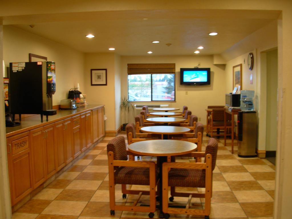 Red Lion Inn And Suites Federal Way Exterior photo